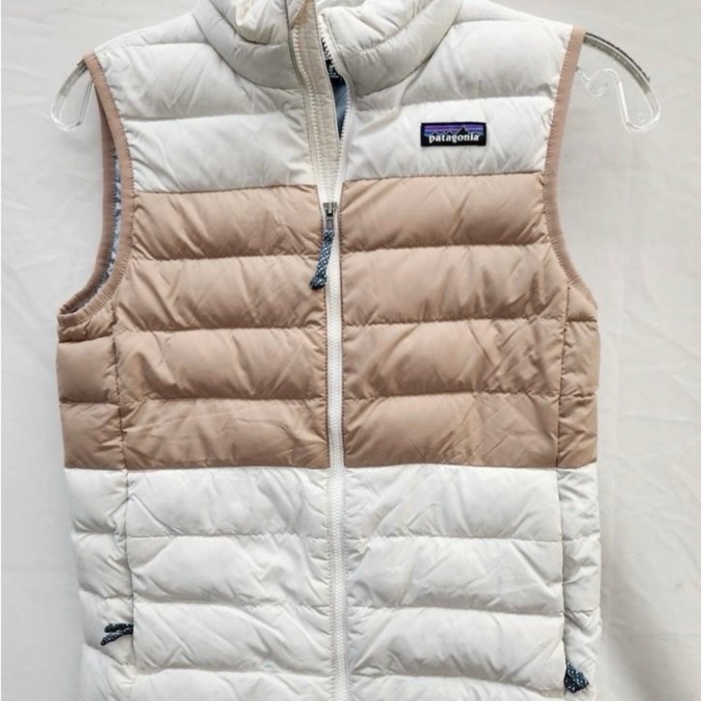 Patagonia Cream and Tan Quilted Kid’s Vest - Size M